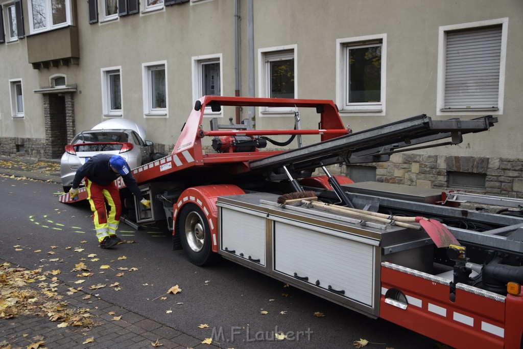 VU PKW gegen Hauswand Leverkusen Wiesdorf Kaiserstr P17.JPG - Miklos Laubert